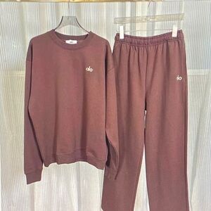 ALO Yoga Rich Brown Sweatshirt and Pants Set